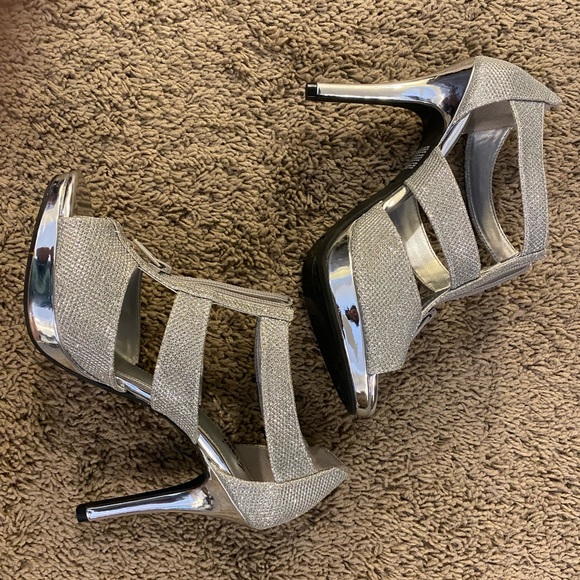 🩶Fiona • silver sparkle platform heels • 7 • EUC⚡️ - Picture 2 of 6